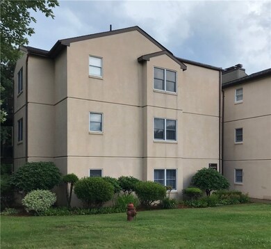 185 Manville Hill Rd unit 205, Cumberland, RI 02864 - photo 2