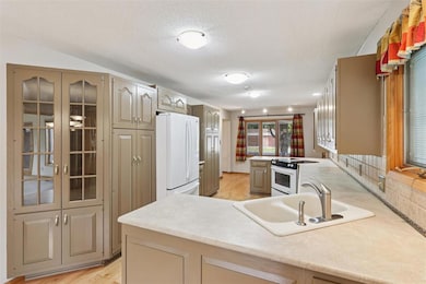 909 39th St, West Des Moines, IA 50265 - photo 2