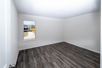 316 W Walker St, Denison, TX 75020 - photo 4