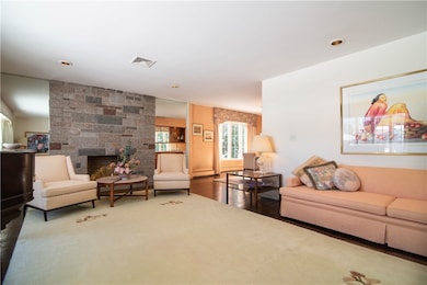 21 Dorset Rd, Pawtucket, RI 02860 - photo 5