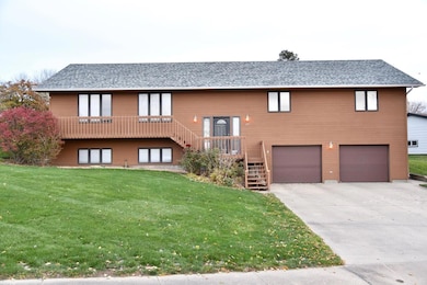 215 Neltom Dr, Pierre, SD 57501 - photo 2