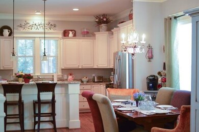 Dining & Kitchen
