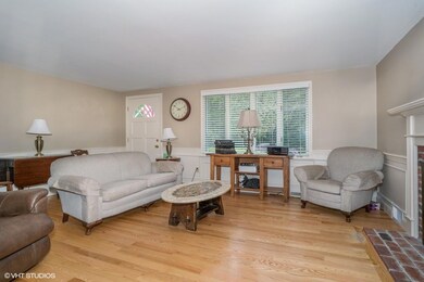 03_100GuilfordRd_10002_LivingRoom_MLSuse