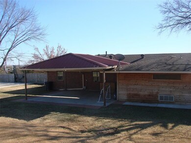 2115 Shipley St, Gainesville, TX 76240 - photo 5