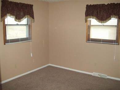 930 L St SW, Cedar Rapids, IA 52404 - photo 7