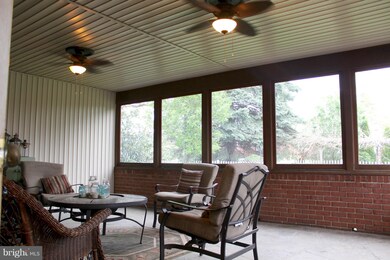 325 Wayburn St, Greencastle, PA 17225 - photo 4