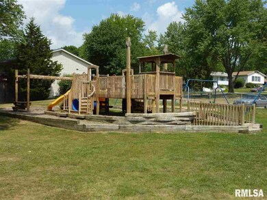 4125 Lillie Ave, Davenport, IA 52806 - photo 3