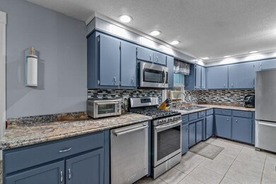 173 Cypress Ln, Nashua, NH 03063 - photo 4