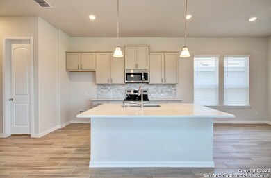877 Farmhouse Trail, New Braunfels, TX 78130 - photo 2