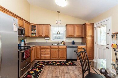 2225 Foxfire Ln, Burlington, NC 27217 - photo 5