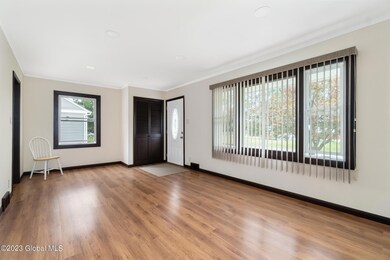 302 Howell St-21