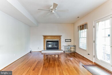 43982 Autumnwood Ln, California, MD 20619 - photo 2