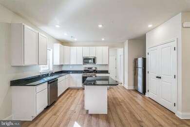 726 W 3rd St, Lansdale, PA 19446 - photo 3