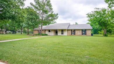 EXPANSIVE FRONT YARD~