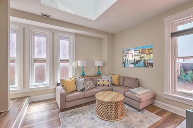 309 Meeting Street 5 living room