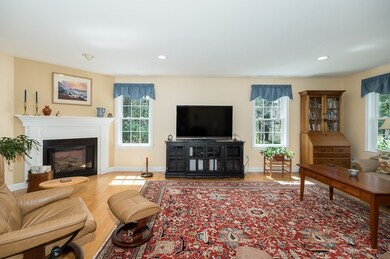 40 Longmeadow Dr, Rowley, MA 01969 - photo 5