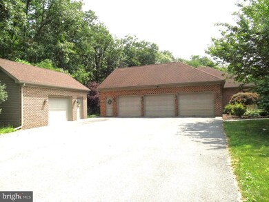 315 Lindman Dr, Chambersburg, PA 17202 - photo 4