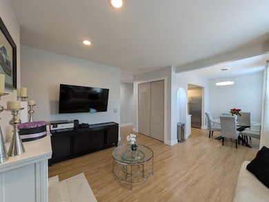 390 Riverway unit 15, Boston, MA 02115 - photo 4