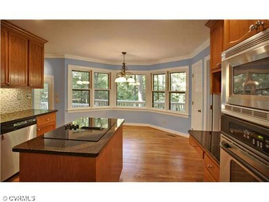 Breakfast Nook - with terrific oversized bay windo