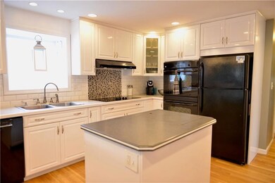 708 Maureen Cir, Mapleville, RI 02839 - photo 3