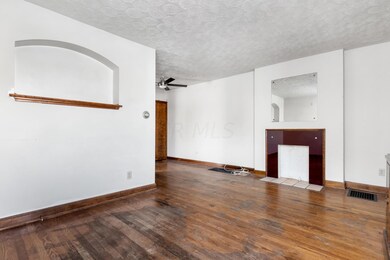 701 S hague-17