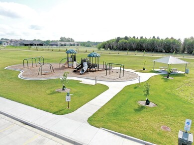 5921 Crested Butte Rd, Bismarck, ND 58503 - photo 4