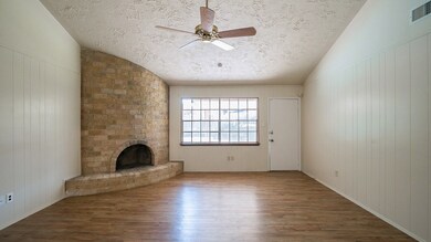 10410 Sagebriar Dr, Houston, TX 77089 - photo 6