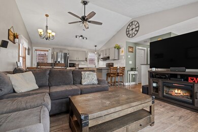 168 Waverly St, Manchester, NH 03109 - photo 5