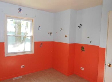 619 Topeka Dr, Carpentersville, IL 60110 - photo 6