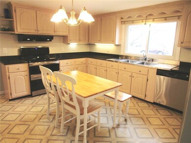 10 Valley View Dr, Cumberland, RI 02864 - photo 5