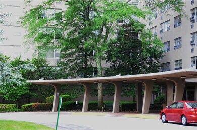 Radnor House unit 124, Bryn Mawr, PA 19010 - photo 2