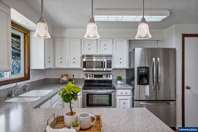 6215 13th Ave SE, Salem, OR 97306 - photo 4