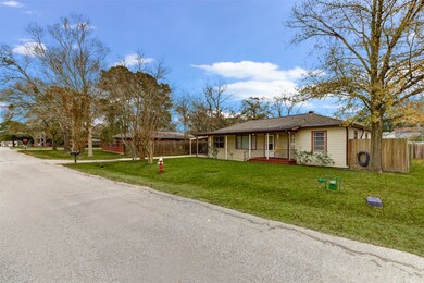 307 Roxanne St, Tomball, TX 77375 - photo 2