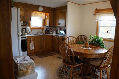 204 E Coyote St, Mandan, ND 58554 - photo 2