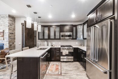 5_Kitchen_1800x1200_3797871