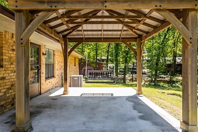 Lovely back porch,