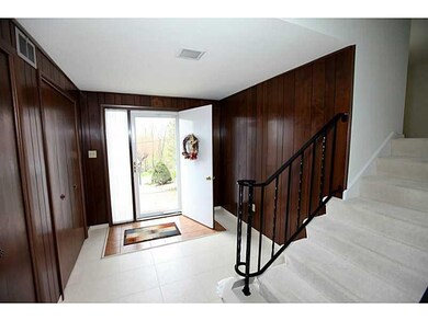 Entry/Foyer.
