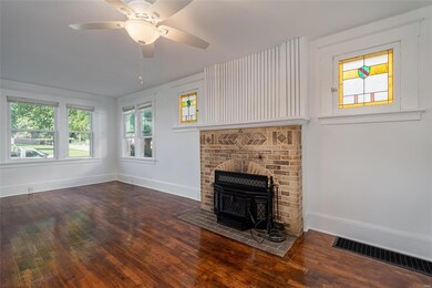 Spacious living room allows various seating option