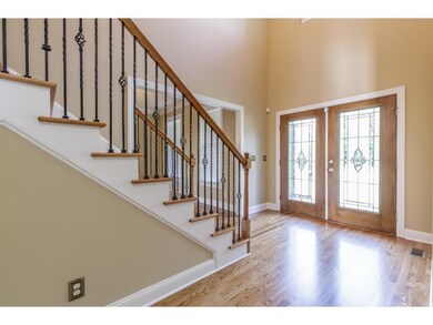 Inviting 2 story entry