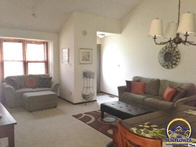 5570 SW Stonegate Ct, Topeka, KS 66606 - photo 3