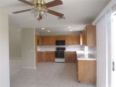 South Corona: Large Kitchen