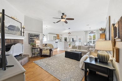 629 Tracy Dr, Azle, TX 76020 - photo 6