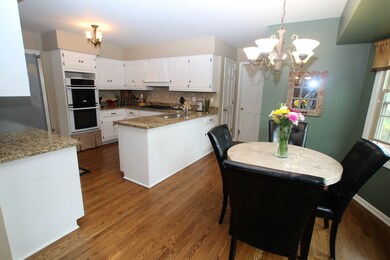 1136 Catalpa Ln, Naperville, IL 60540 - photo 4