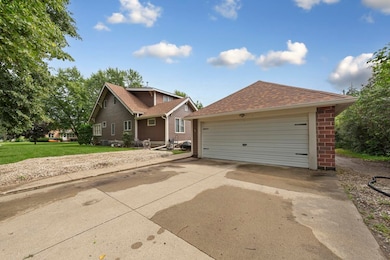 401 Madison St, Emmetsburg, IA 50536 - photo 3