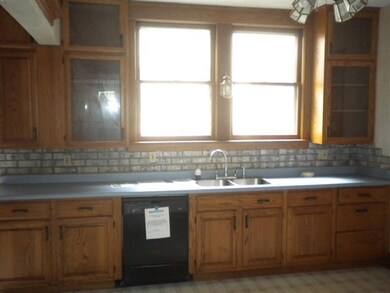 1149 Kirkwood Blvd, Davenport, IA 52803 - photo 2