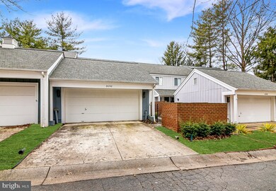 20742 Highland Hall Dr, Montgomery Village, MD 20886 - photo 2