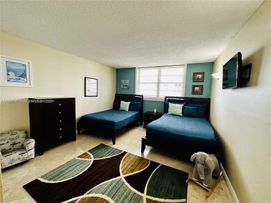 Oxford Towers unit 406, Hollywood, FL 33019 - photo 7
