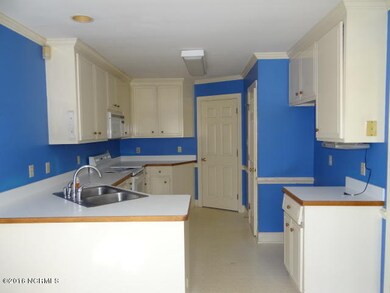 3907 Raspberry Kitchen