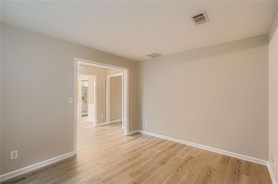 1570 Twin Bridge Ln, Lawrenceville, GA 30043 - photo 7