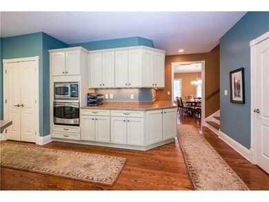 Kitchen. More cabinets,more counter space! Smart s